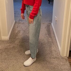 Mom jeans acid wash
Brand: hidden
Bought from buckle